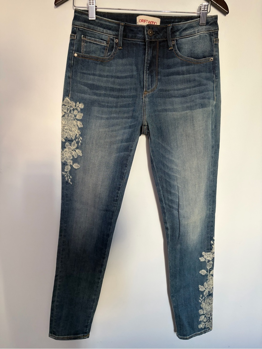 Driftwood Jackie skinny jeans with white floral embroidery - W 27 L28